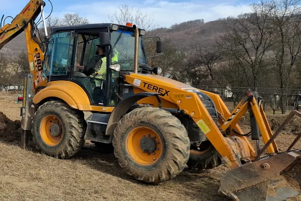 Rýpadlo-nakladač TEREX 980